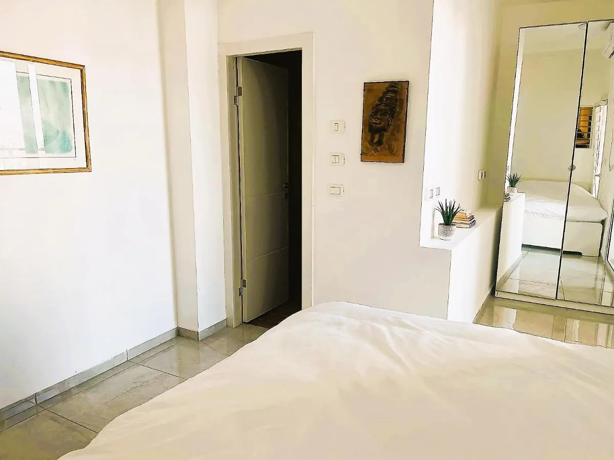 Lägenhet A Cozy 2Bdrm Home In Wadi-Nisnas Haifa