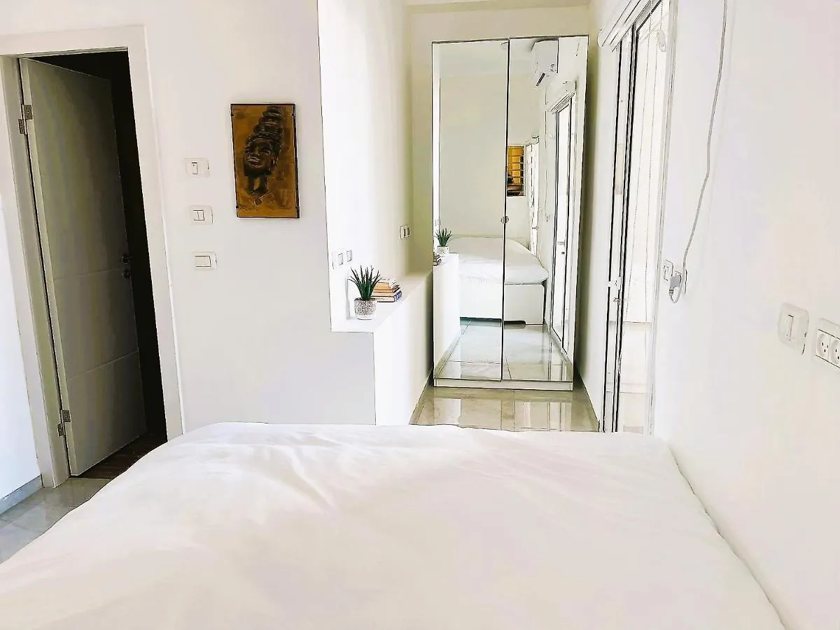 Lägenhet A Cozy 2Bdrm Home In Wadi-Nisnas Haifa