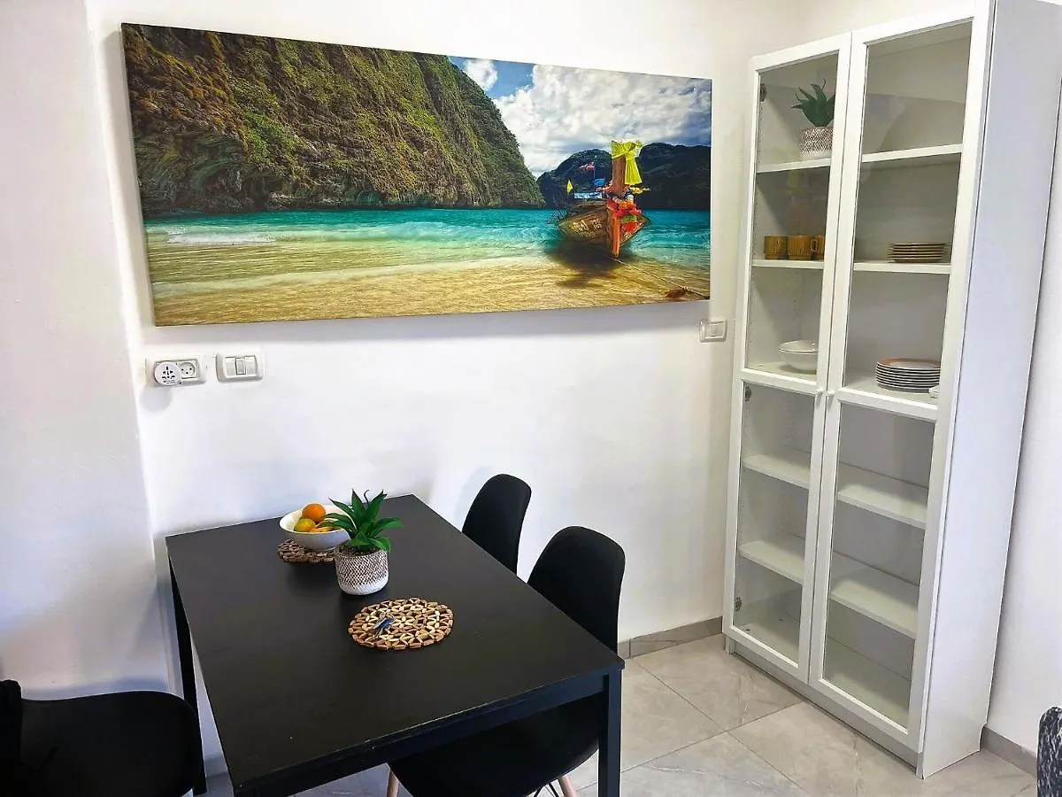Lägenhet A Cozy 2Bdrm Home In Wadi-Nisnas Haifa