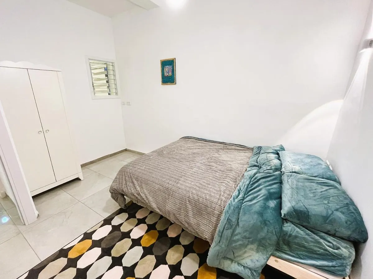 A Cozy 2Bdrm Home In Wadi-Nisnas Haifa Lägenhet